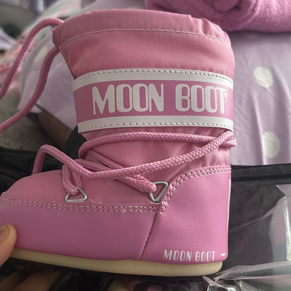 Brand new MoonBoots